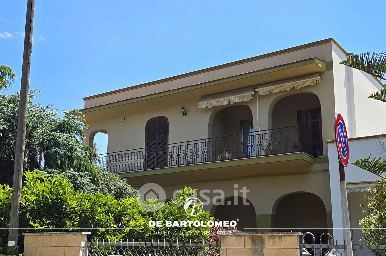 Villa in Via Anemoni 2
